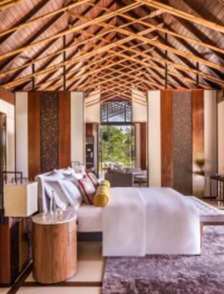 15908_oneandonlyreethirahaccommodationgrandsunsetresidencemasterbedroom_orig (1)